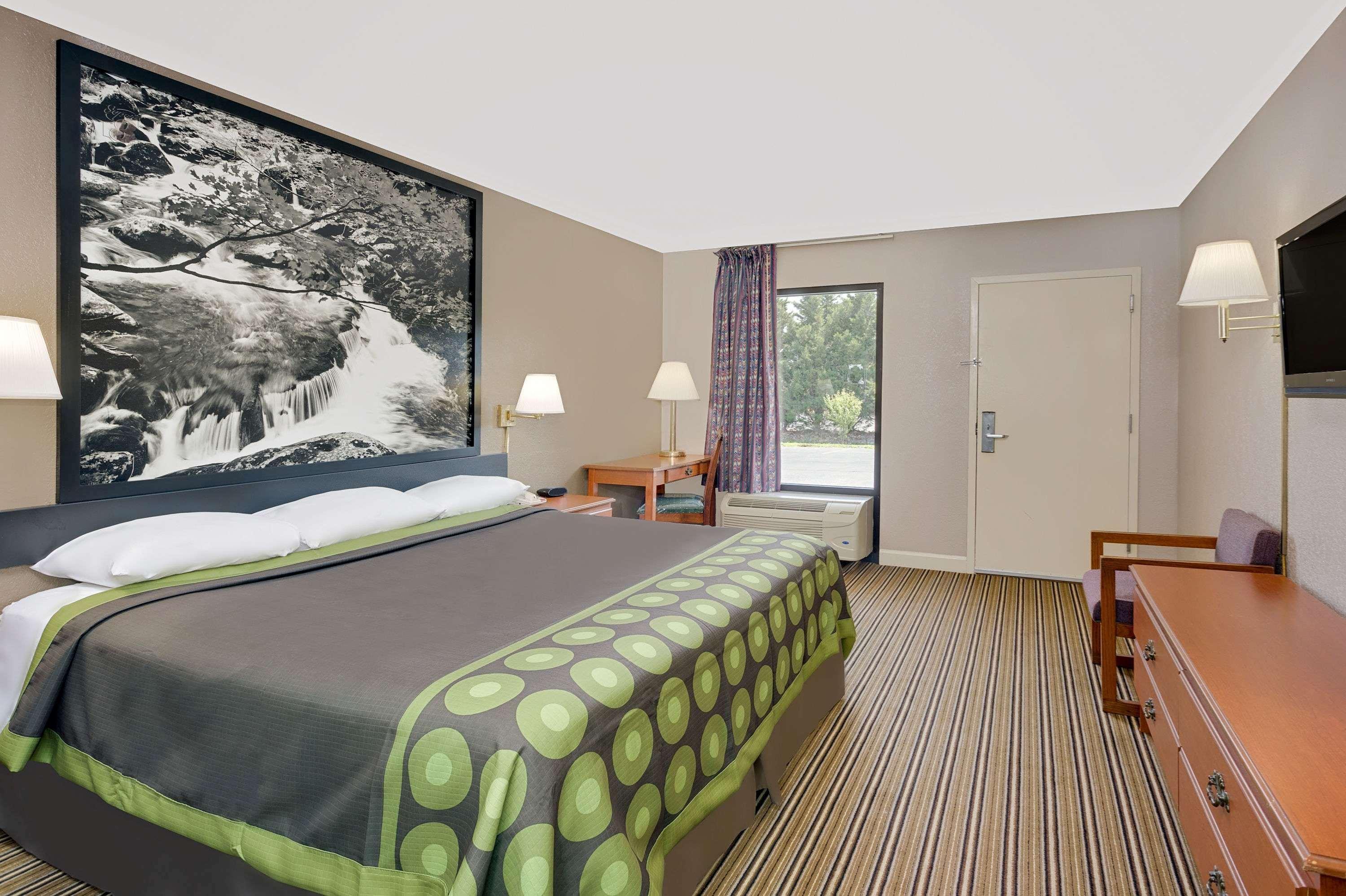 Super 8 By Wyndham Athens Motel Bagian luar foto