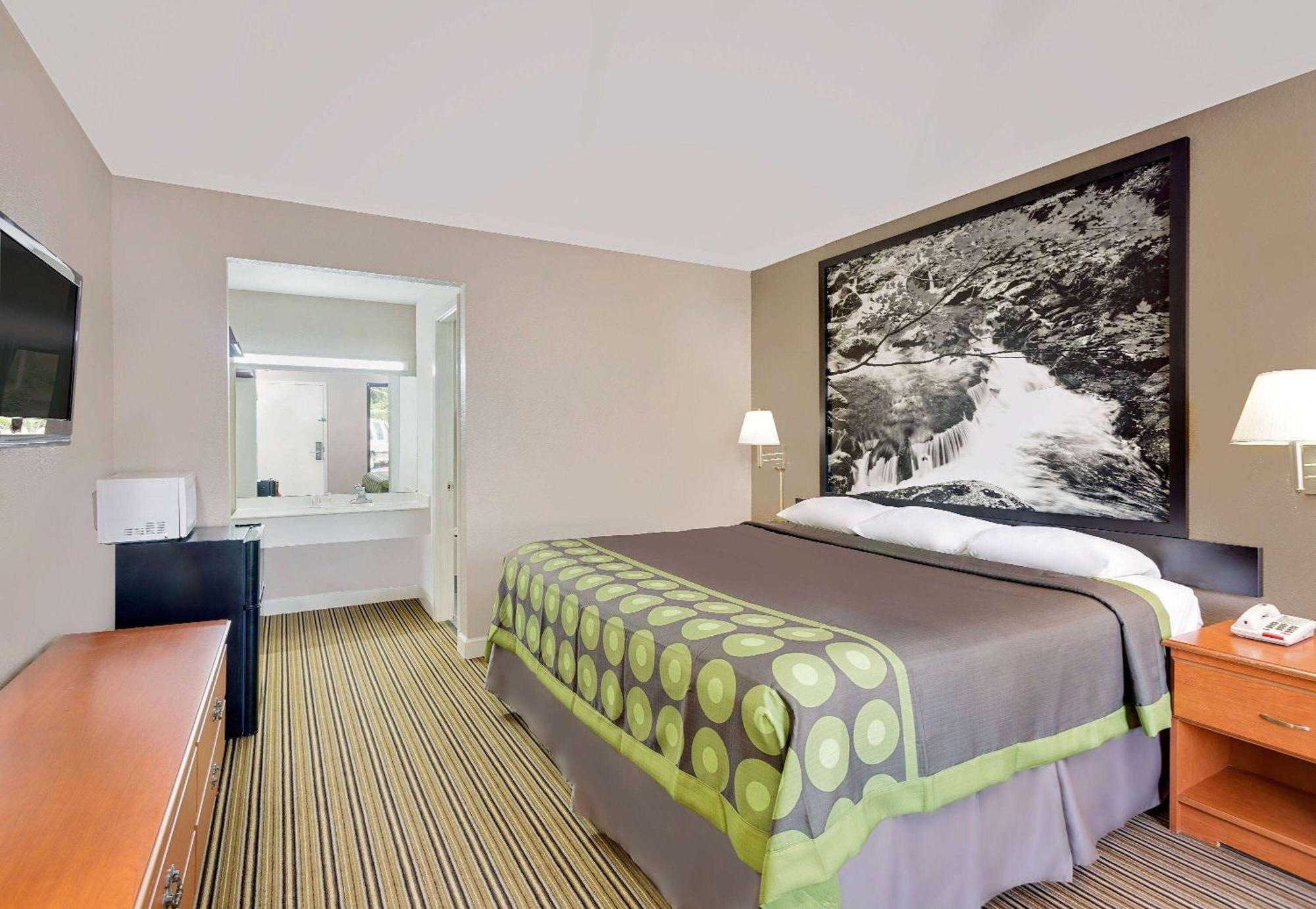Super 8 By Wyndham Athens Motel Bagian luar foto